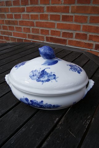 Blue Flower Plain porcelain. Covered dish