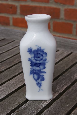 Blå Blomst Flettet porcelæn. 4-kantet vase 13cm