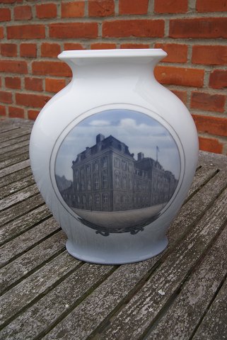 Royal Copenhagen Danish porcelain, large oval vase with motif of Bredgade mansion in Copenhagen
