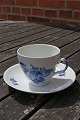 Blue Flower Plain Danish porcelain.
Settings coffee cups No 8261 of 2 items