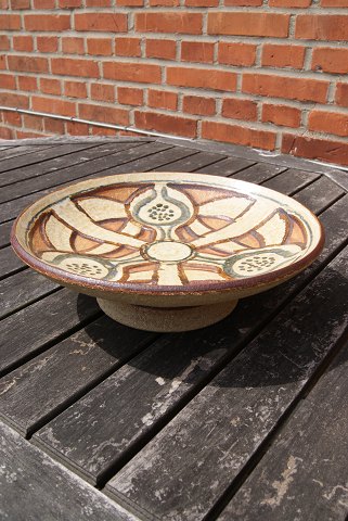 Söholm pottery. Large bowl on stand of stoneware