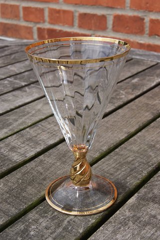 Ida glas med guldkanter ...