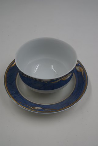 Magnolia blue Danish porcelain, bowls on fixed stand
