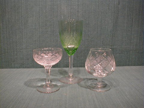 Antik glas med lige sleben ...