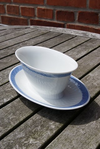 Blue Fan Danish porcelain, oval sauce bowls on fixed stand