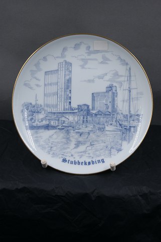 B&G Denmark plate Stubbekoebing on Falster with gold edge and motif from the harbour