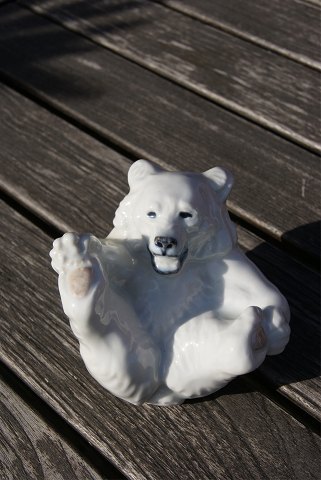 item no: f-Kgl. 22747, hvid bjørneunge
