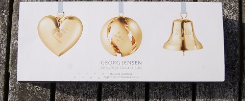 Georg Jensen Denmark Christmas ornaments in gilded brass. Gift set heart, ball and bell from 2019 in original box.