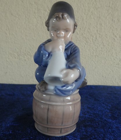 Royal Copenhagen figur nr. 3689, Dreng med horn