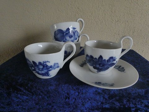 Blå Blomst Flettet porcelæn. Sæt på 4 højhankskopper nr. 8193 + 1 underkop
