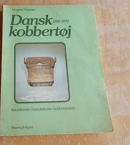 Dansk Kobbertøj 1750-1870 af Mogens Thygesen. Illustreret håndbog på 134 sider i fin stand.