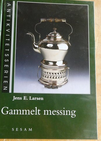 Gammelt messing af Jens E. Larsen. Illustreret håndbog i fin stand på 126 sider.