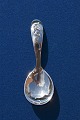 F. Hingelberg sølvbestik, sukkerske med buet skaft 

10cm