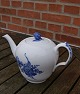 Blue Flower Plain Danish porcelain. Covered Tea 
pots No 8244