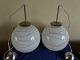 Beautiful and well-maintained pair of ceiling lamps in white glass with decorations, H about 47cm with suspension. Must be picked up.