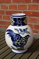 Fasan blau dänisch Fayence Geschirr, grosse, mollige Vasen 20.5-21cm. Lager 2