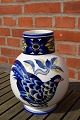 Fasan blau dänisch Fayence Geschirr, grosse, mollige Vasen 20.5-21cm. Lager 2