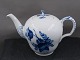 Blue Flower Curved Danish porcelain. Covered tea pots No 143